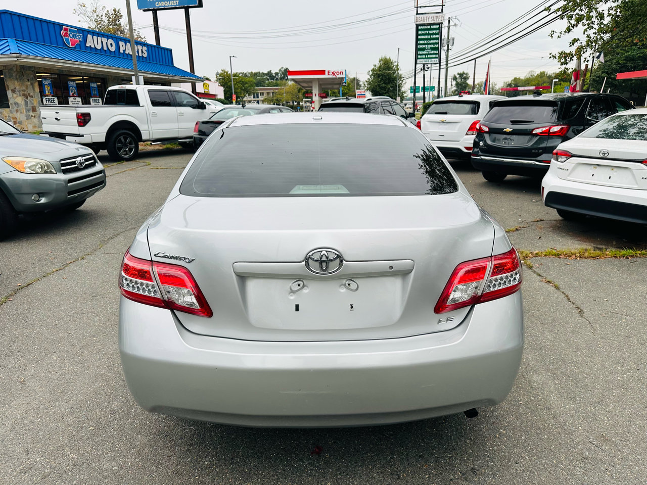 Used 2010 Toyota Camry LE FWD image 5
