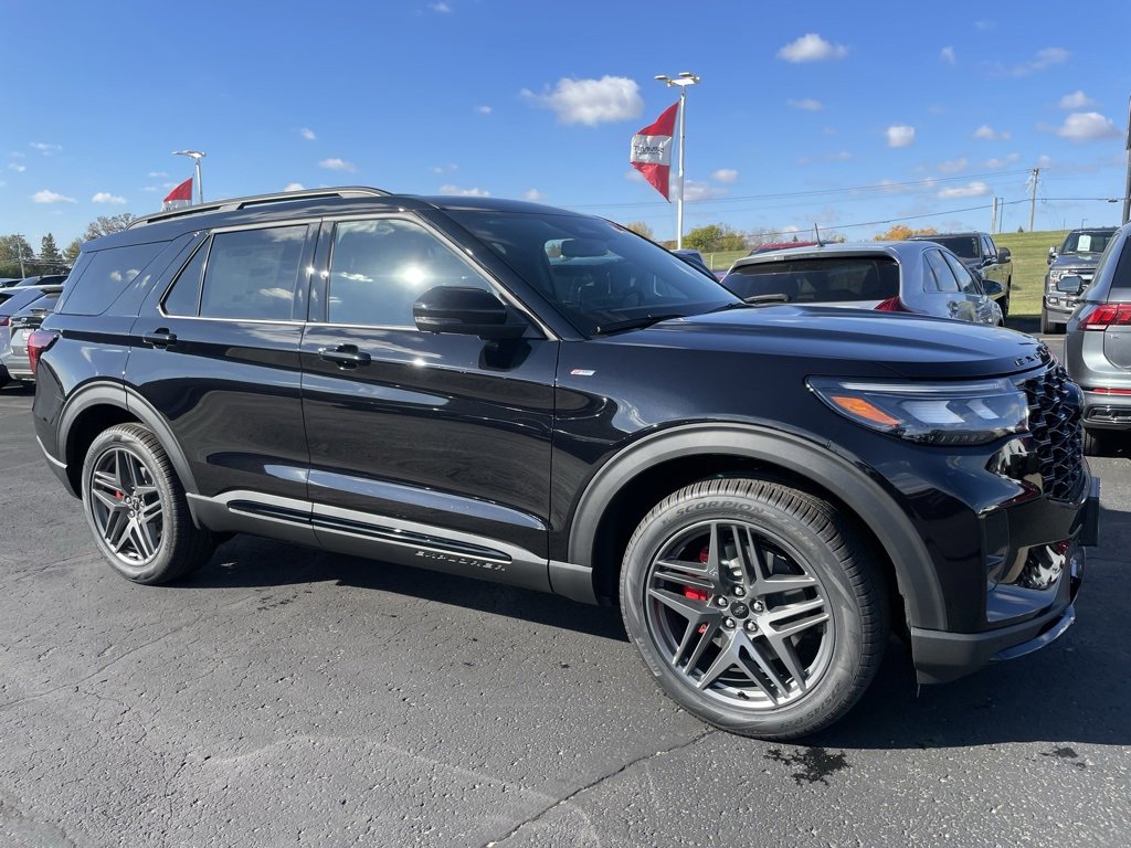 New 2026 Ford Explorer ST-Line w/ ST-Line Street Pack image 2