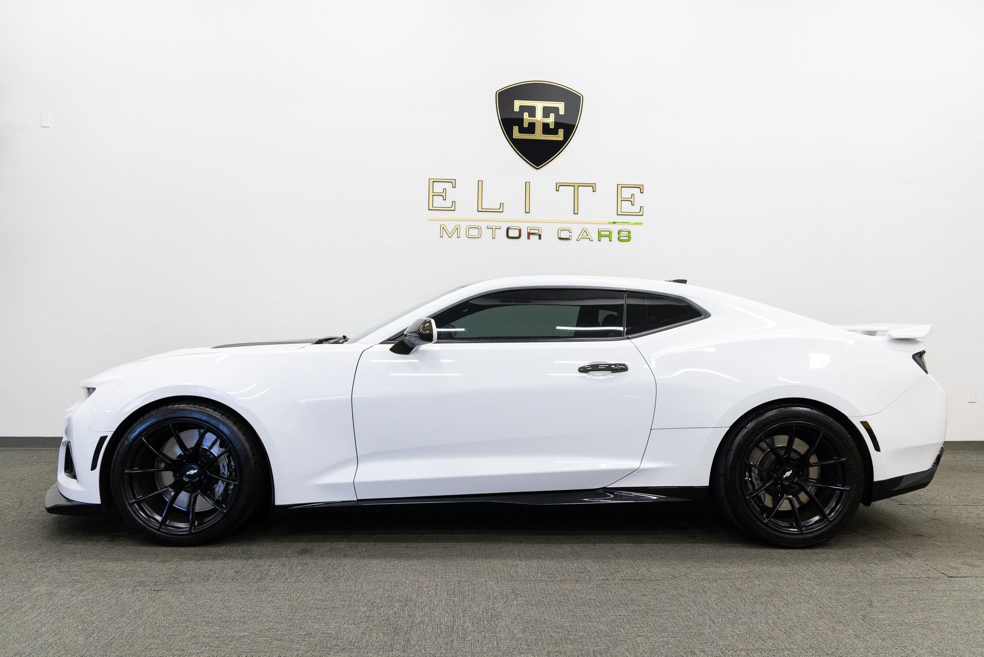 Used 2018 Chevrolet Camaro ZL1 RWD image 2