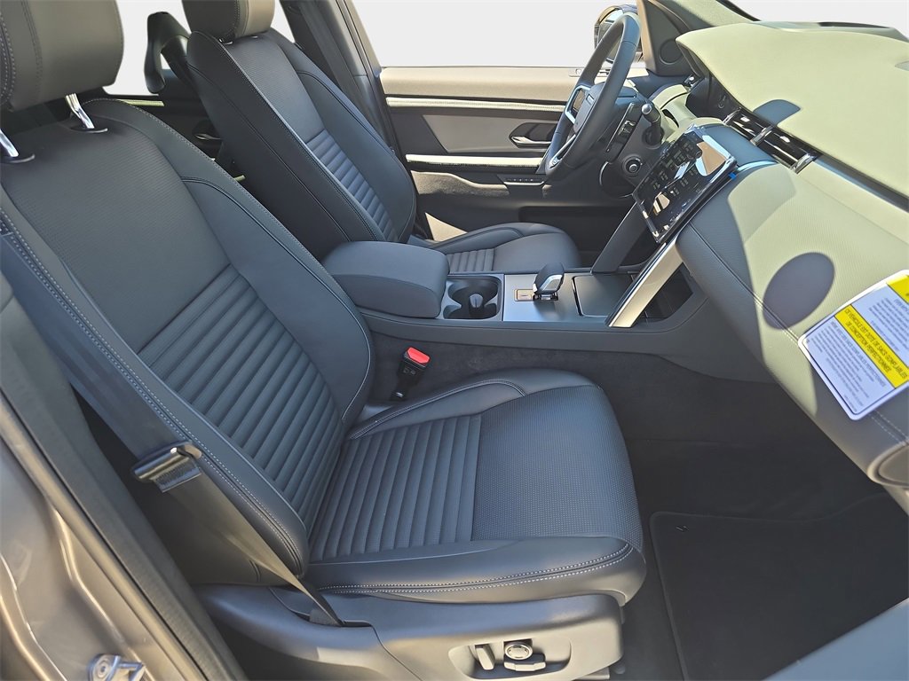 New 2025 Land Rover Discovery Sport Dynamic SE image 10