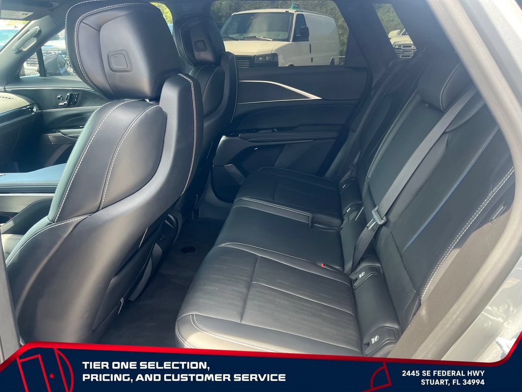 Used 2025 Cadillac Lyriq Luxury RWD image 11