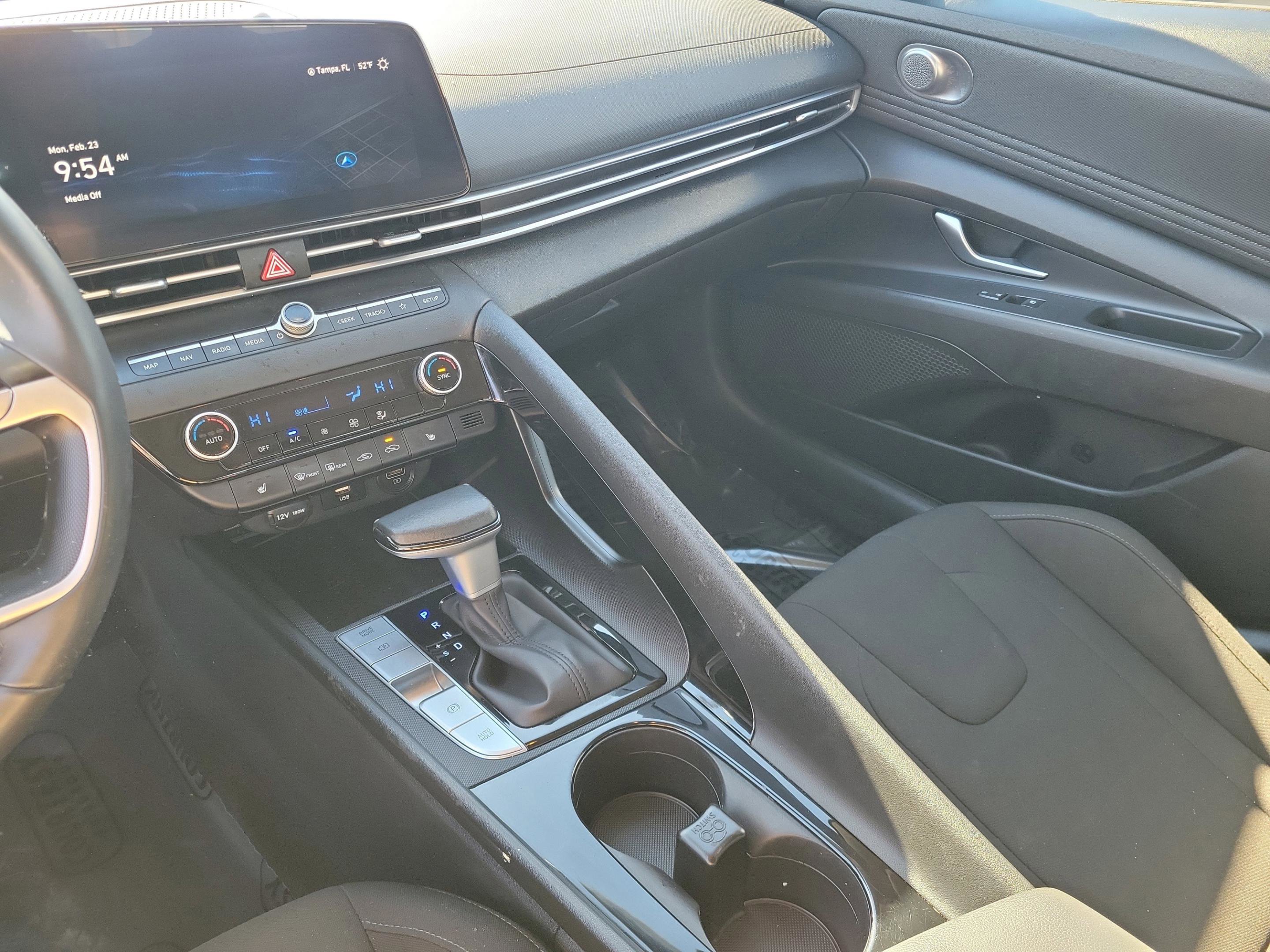 Used 2023 Hyundai Elantra SEL w/ Convenience Package image 25