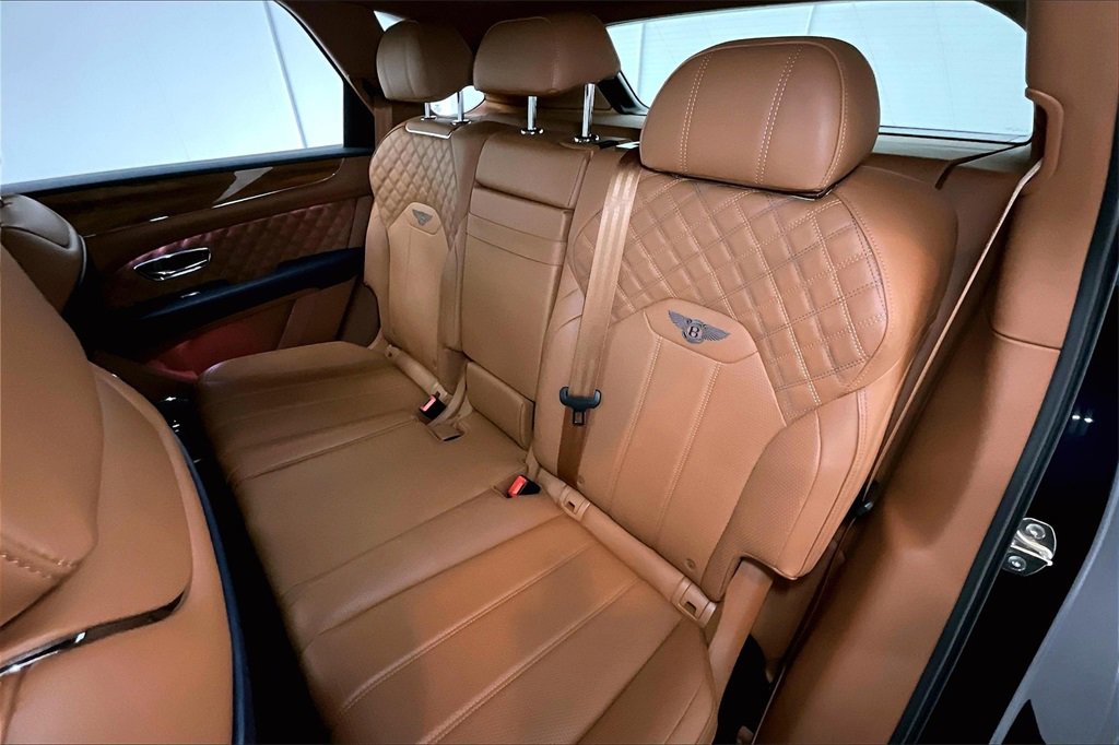 Used 2022 Bentley Bentayga image 27