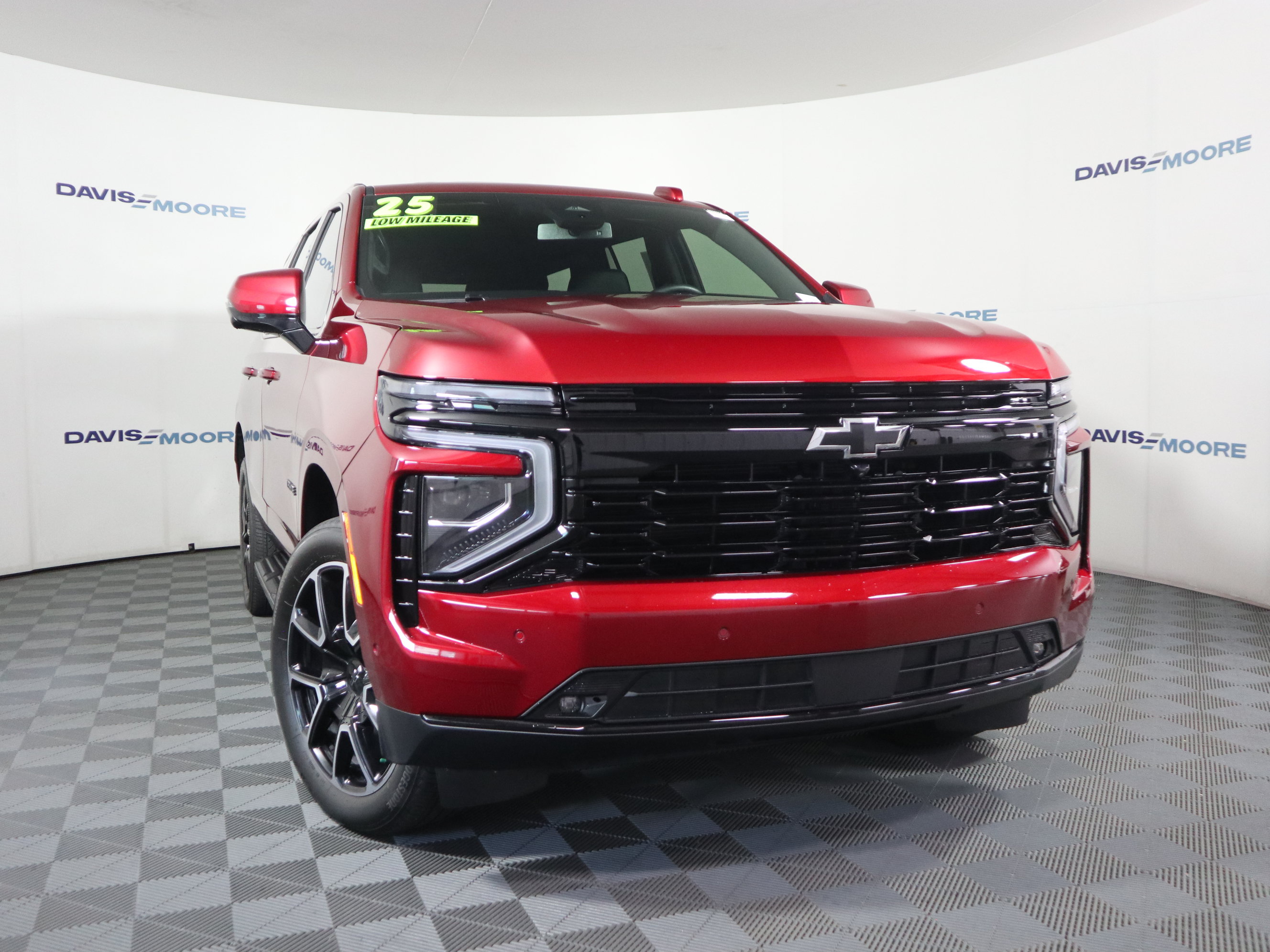 Used 2025 Chevrolet Tahoe RST w/ Comfort Package AWD/4WD image 2