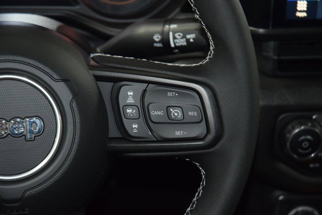 Used 2025 Jeep Wrangler Sport image 40