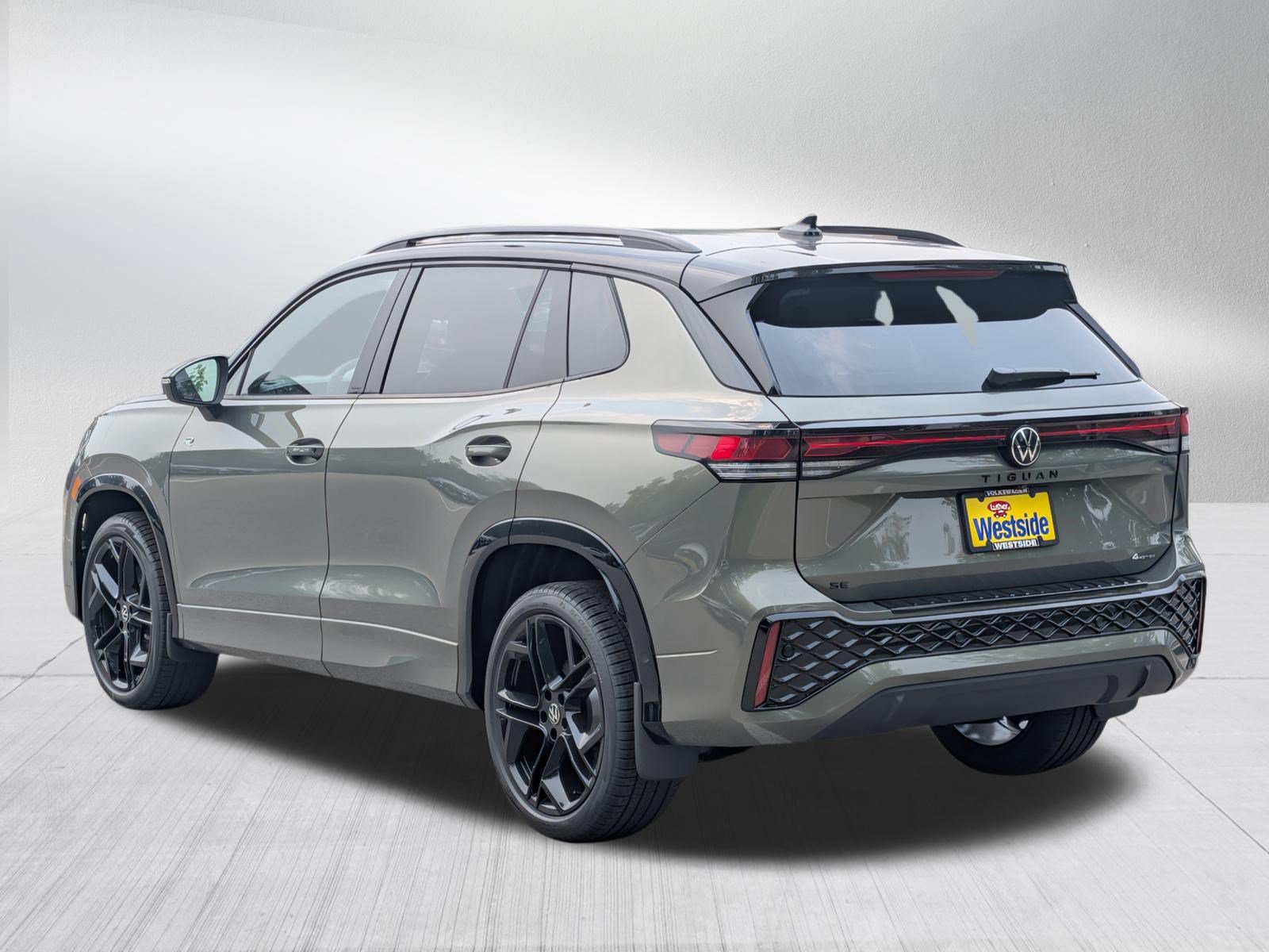 New 2026 Volkswagen Tiguan SE R-Line AWD/4WD image 2