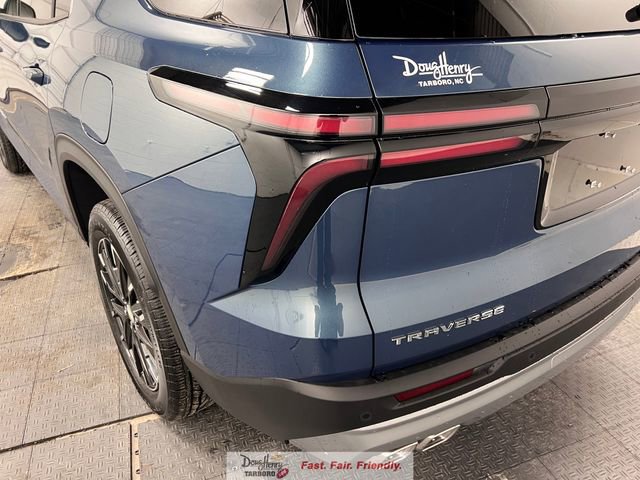 New 2026 Chevrolet Traverse LT w/ Sun and Wheel Package FWD image 12