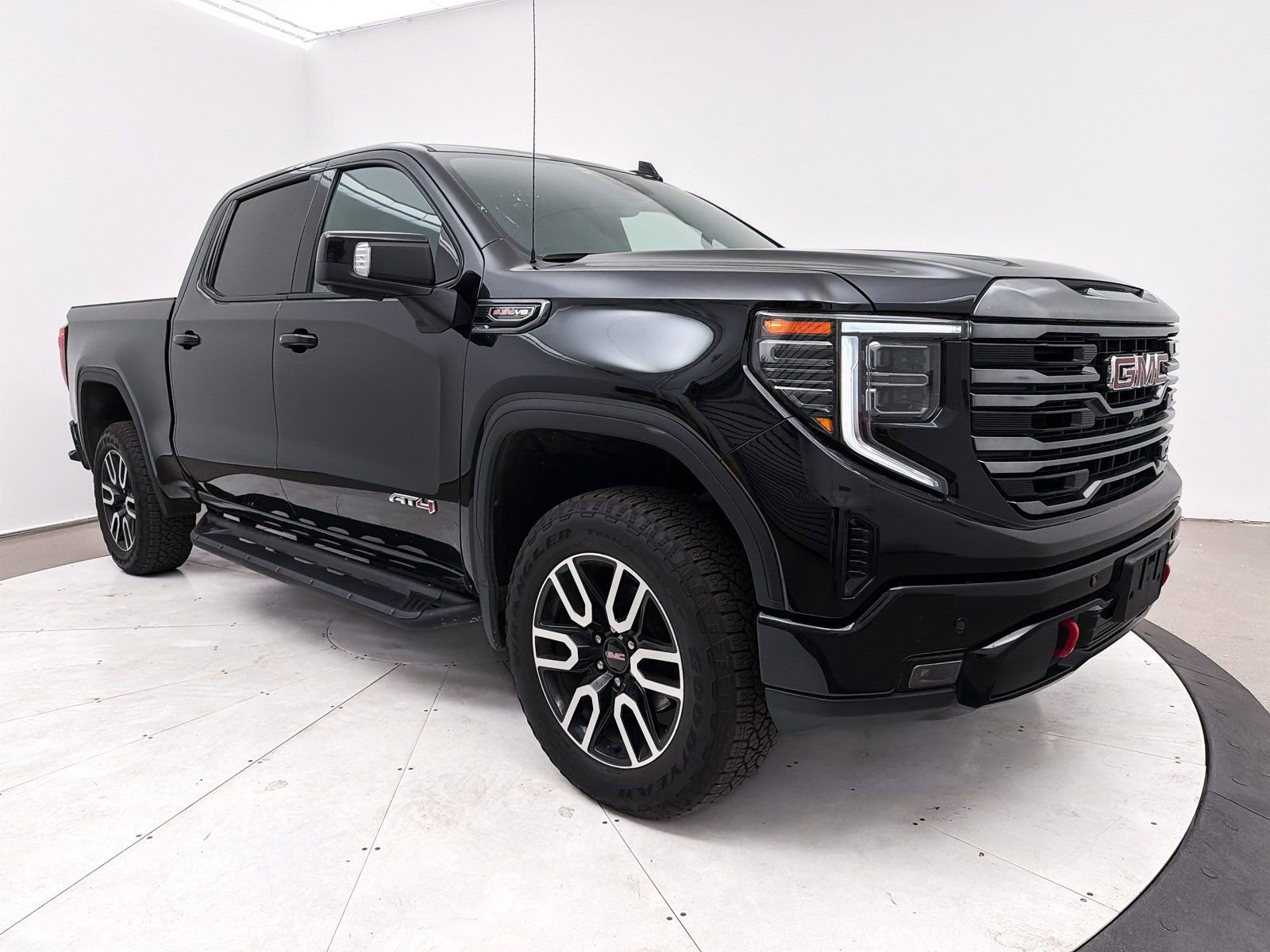 Used 2024 GMC Sierra 1500 AT4 w/ Technology Package image 12