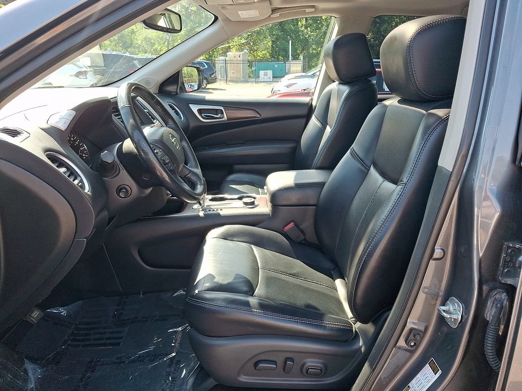 Used 2018 Nissan Pathfinder Platinum AWD/4WD image 16