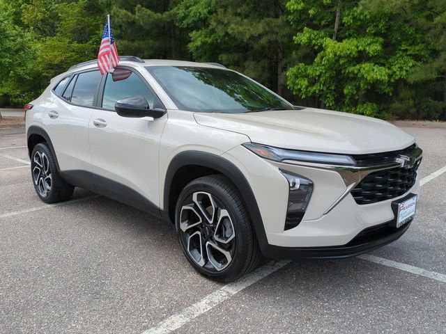 Used 2026 Chevrolet Trax RS w/ Driver Confidence Package image 1