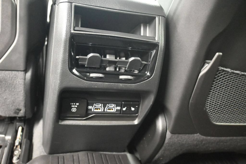 Used 2023 Jeep Grand Cherokee Limited AWD/4WD image 24