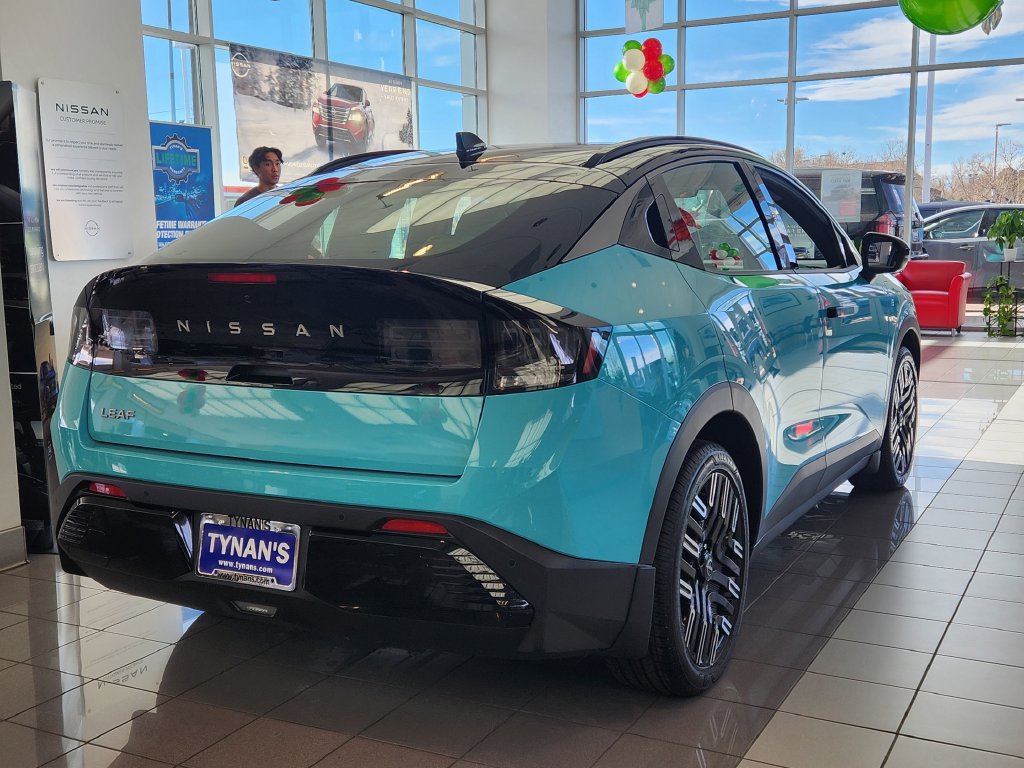 New 2026 Nissan Leaf Platinum+ w/ Cargo Package (Platinum+) FWD image 3