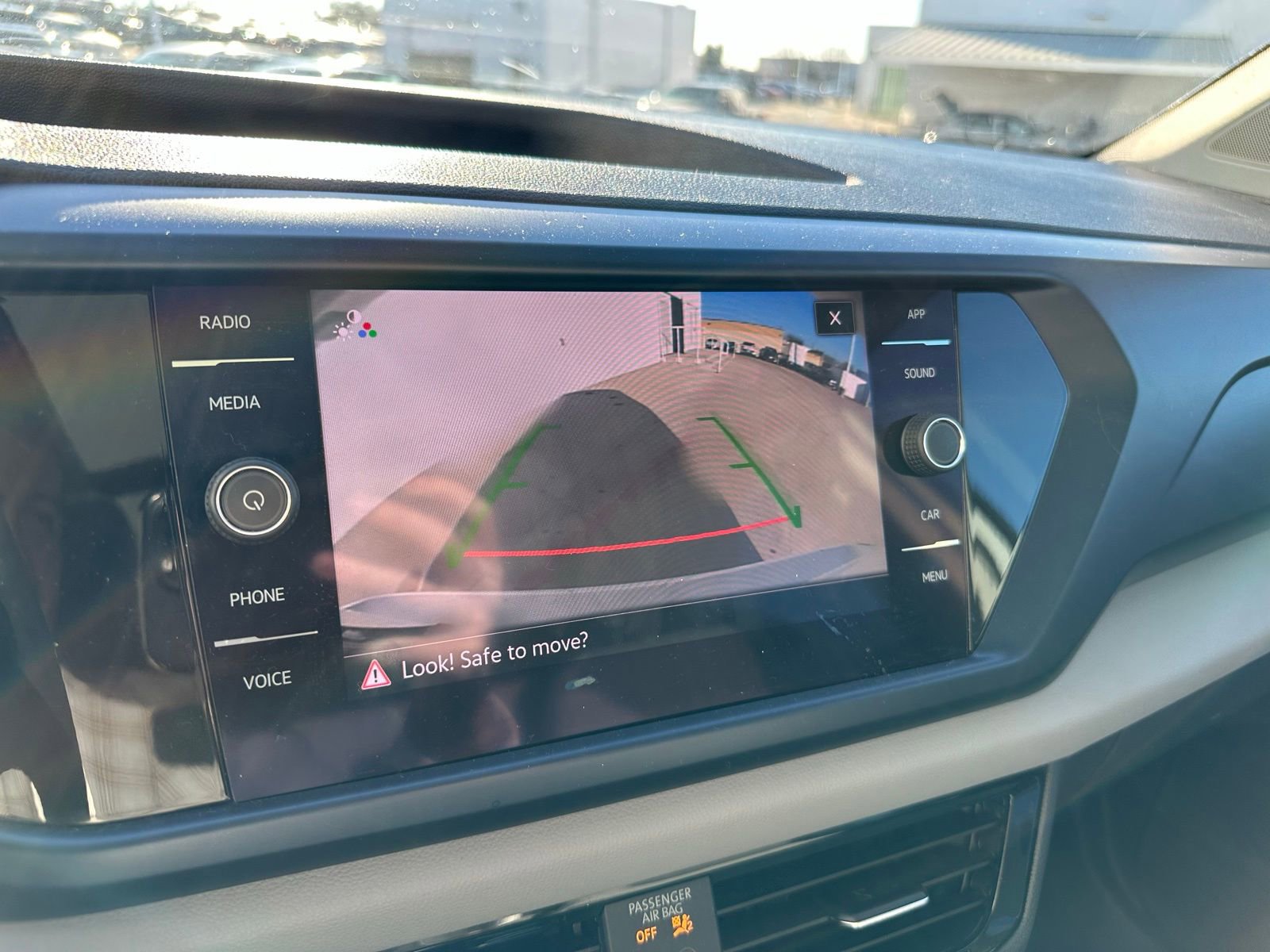 Used 2022 Volkswagen Taos SE w/ Panoramic Sunroof Package image 7