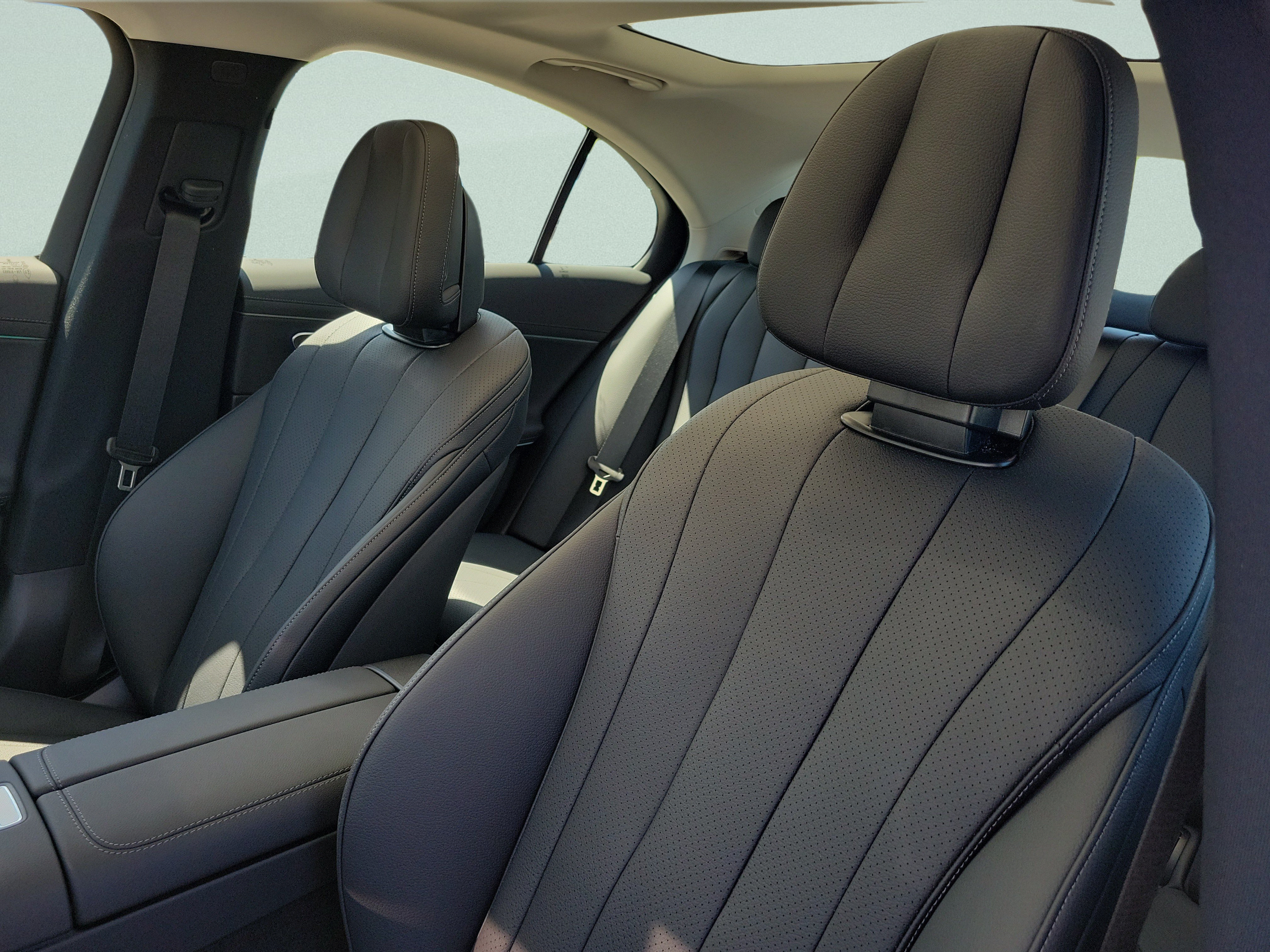 New 2026 Mercedes-Benz E 450 4MATIC Sedan image 18