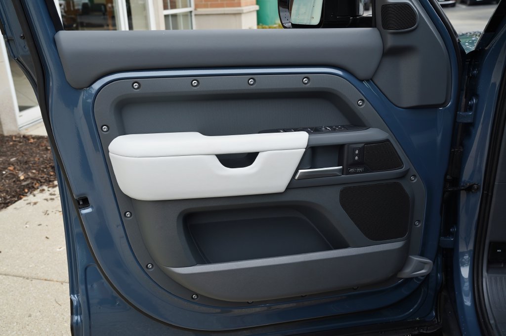 New 2026 Land Rover Defender 110 X-Dynamic SE AWD/4WD image 10