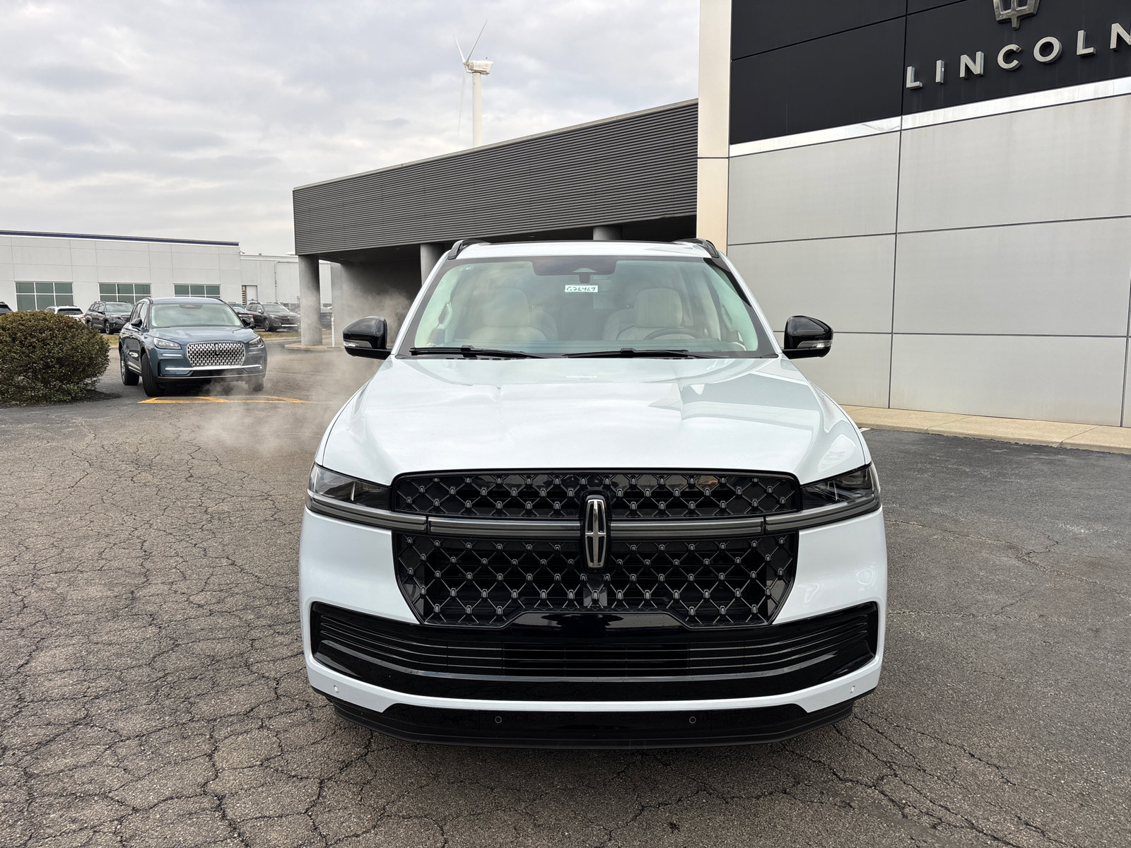 New 2026 Lincoln Navigator Reserve w/ Jet Appearance Package image 2