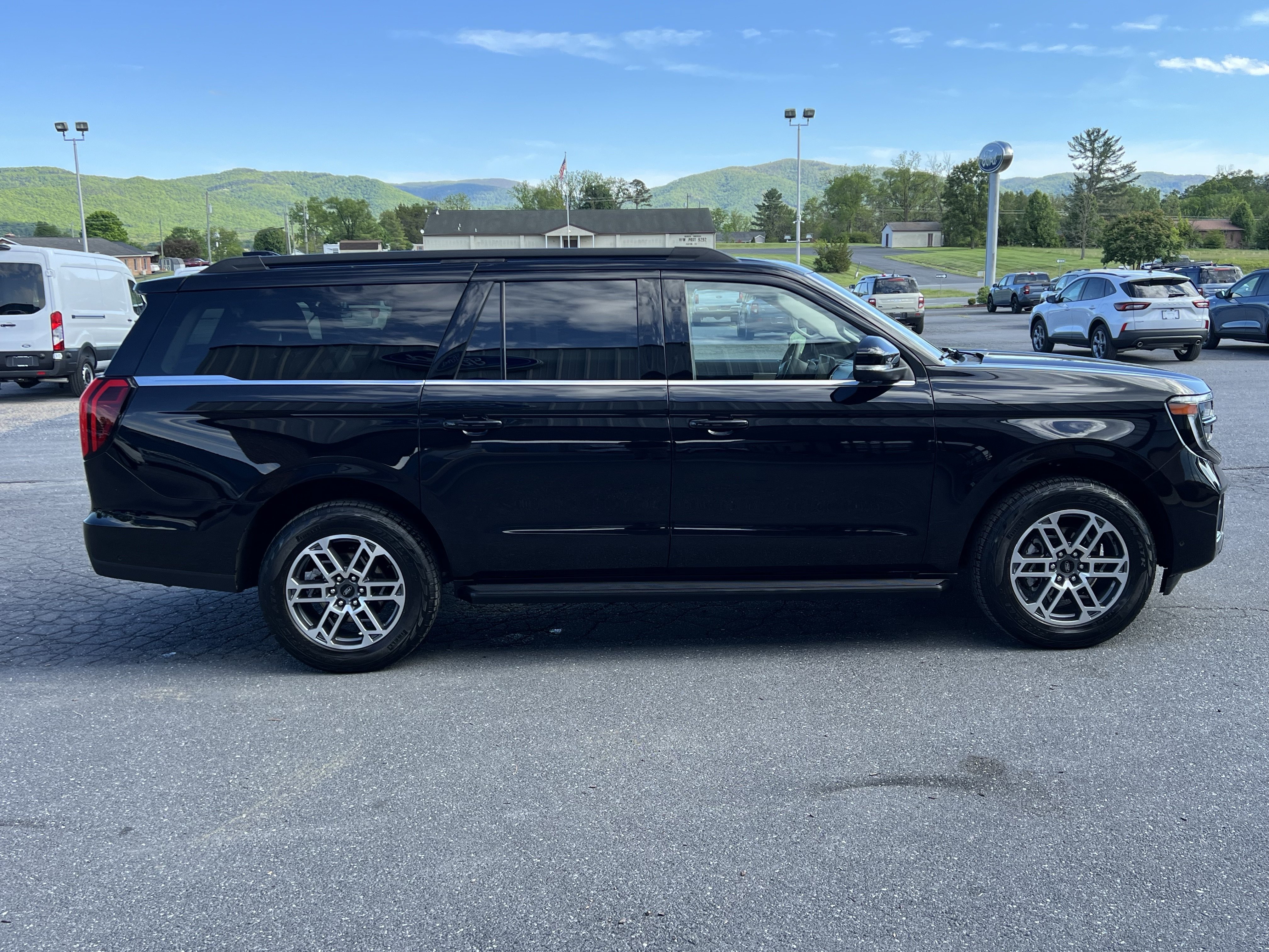 Used 2025 Ford Expedition Max Active AWD/4WD image 7