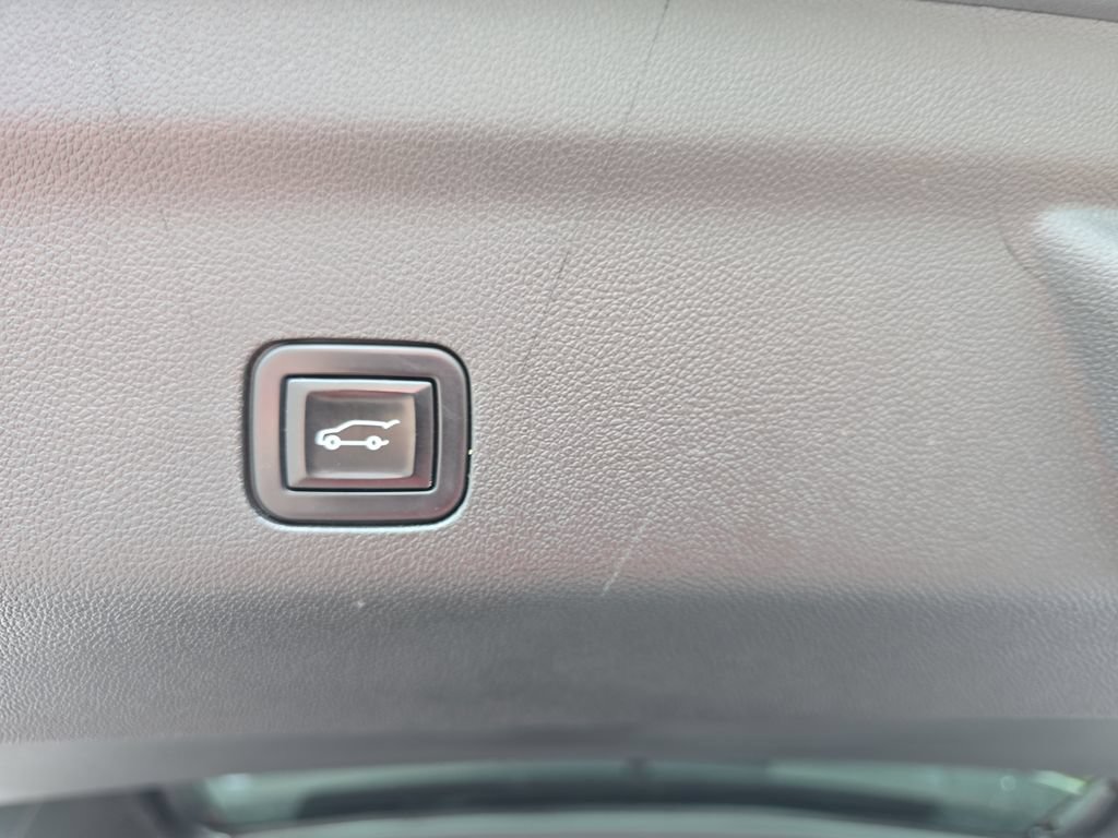 Used 2021 GMC Yukon XL AT4 w/ AT4 Premium Package AWD/4WD image 14