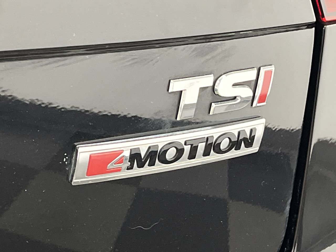 Used 2018 Volkswagen Tiguan SE w/ Panoramic Sunroof Package AWD/4WD image 31