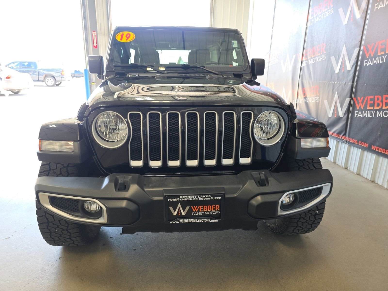 Used 2019 Jeep Wrangler Unlimited Sahara w/ Uconnect 4C Nav & Sound Group AWD/4WD image 2