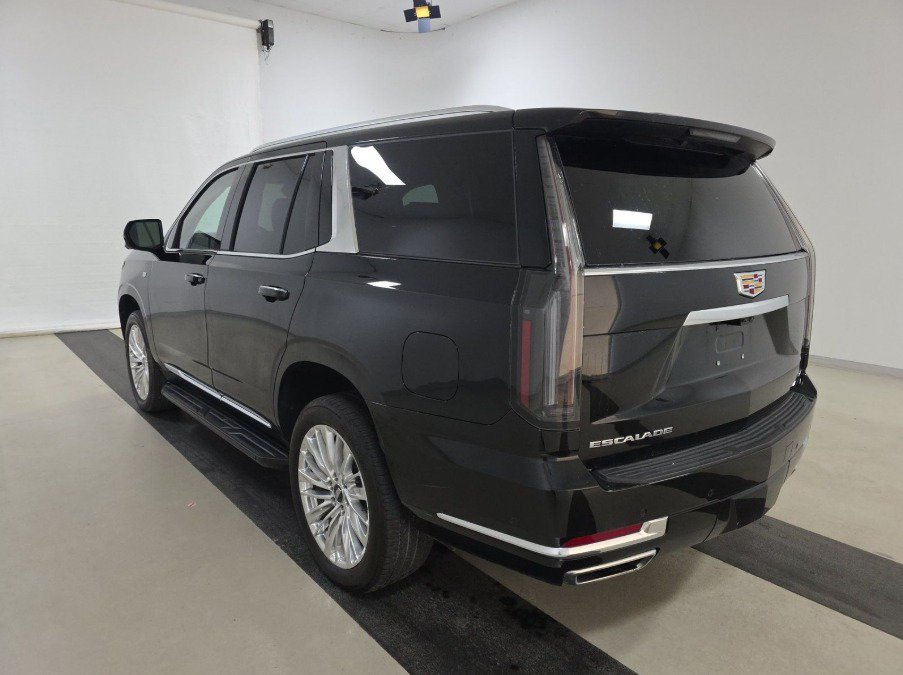 Used 2025 Cadillac Escalade Premium Luxury AWD/4WD image 4