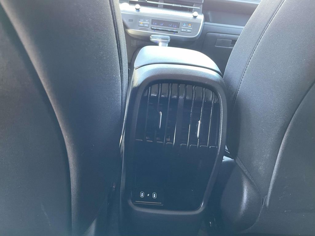 Used 2025 Hyundai Kona SEL FWD image 12