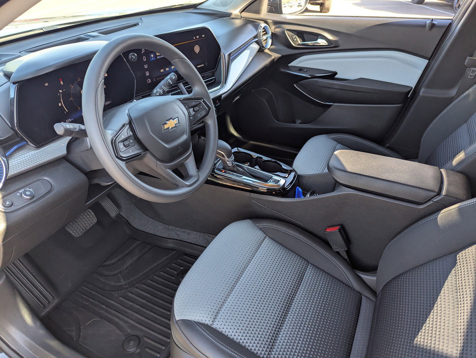 Certified 2025 Chevrolet Trax LT image 27