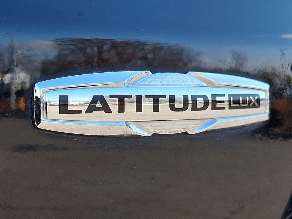 Used 2024 Jeep Compass Latitude w/ Sun and Sound Group image 33