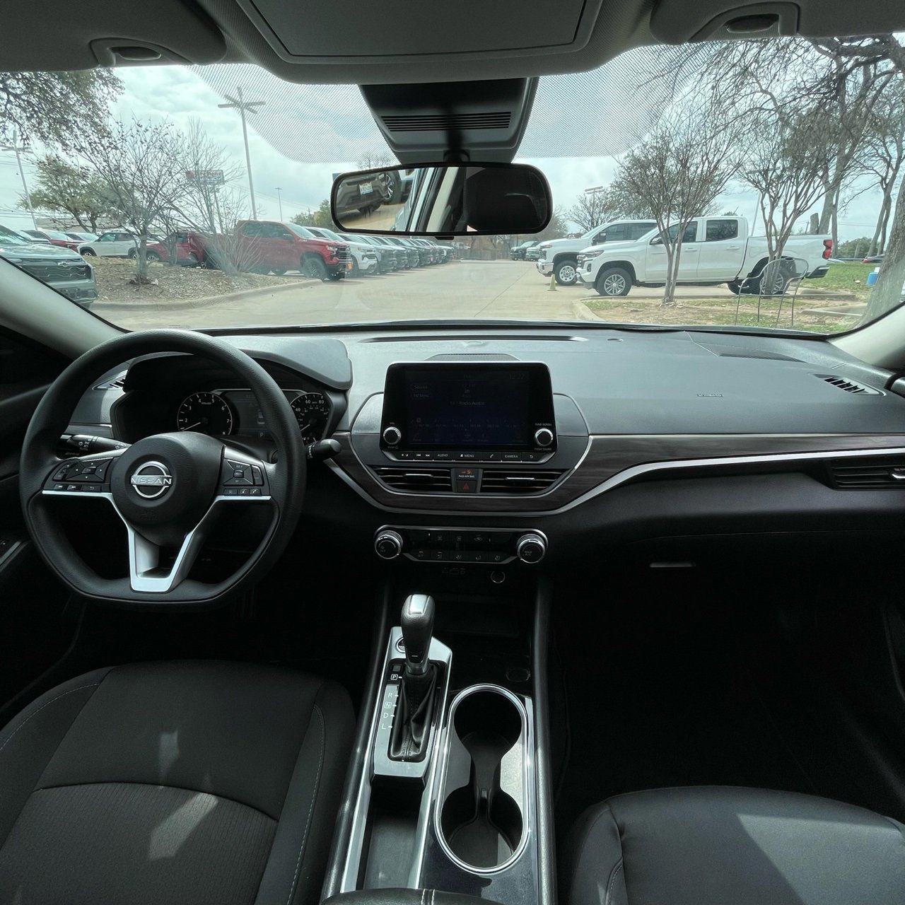 Used 2024 Nissan Altima 2.5 SV image 11