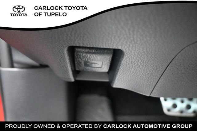 Used 2025 Toyota Camry SE w/ Convenience Package FWD image 21
