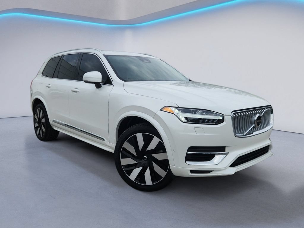 Certified 2025 Volvo XC90 T8 Plus AWD/4WD image 2