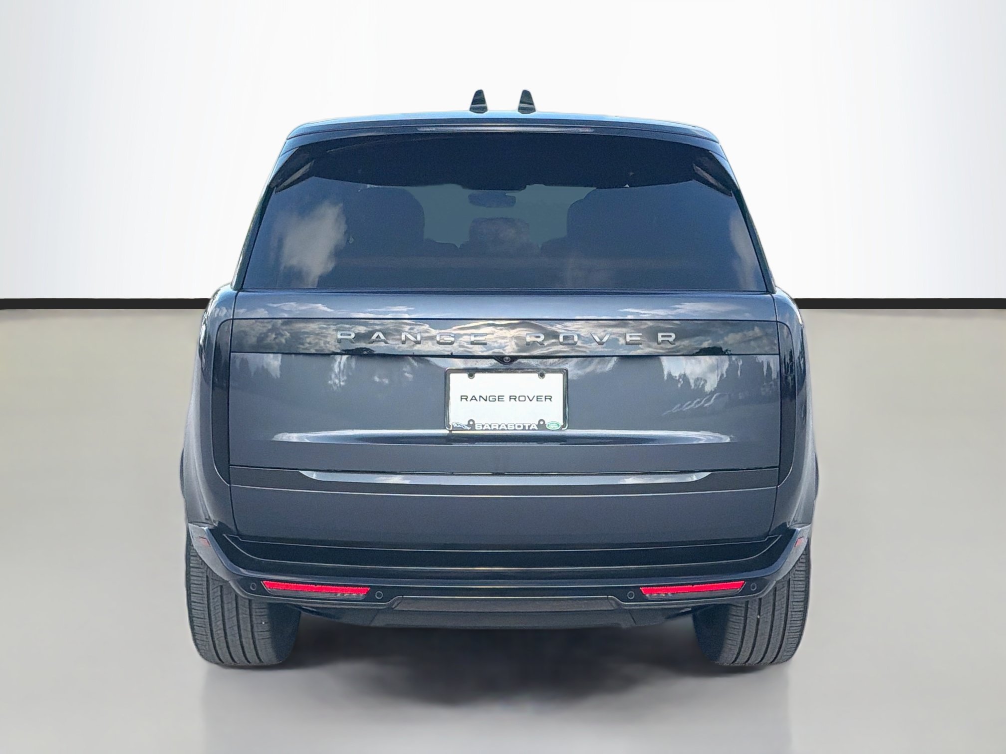 Used 2025 Land Rover Range Rover SE AWD/4WD image 4
