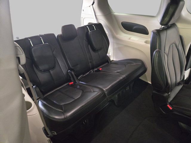 Used 2024 Chrysler Pacifica Touring-L image 14