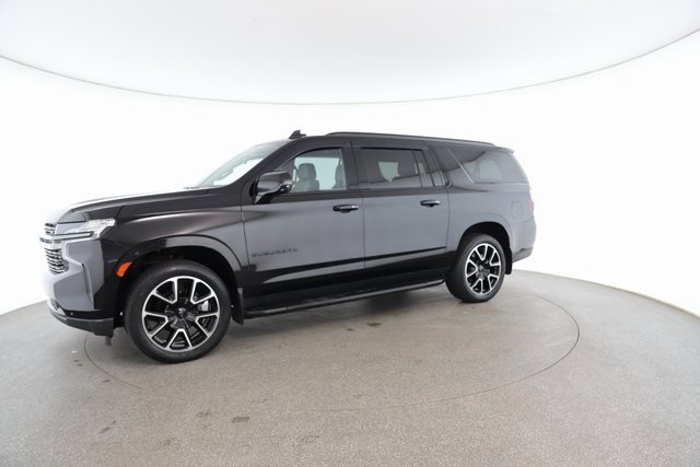 Used 2022 Chevrolet Suburban RST image 3
