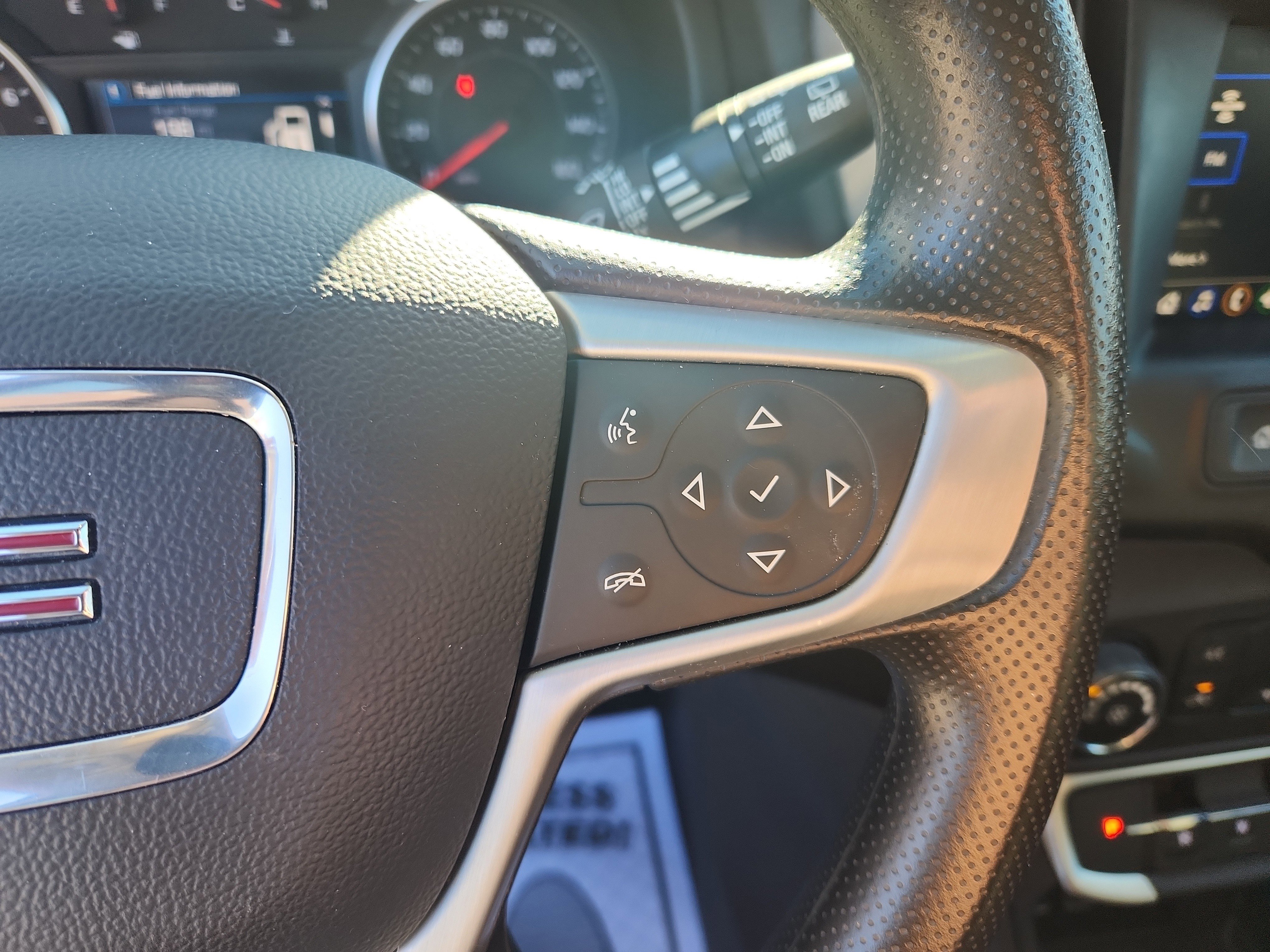 Used 2024 GMC Terrain SLE image 28