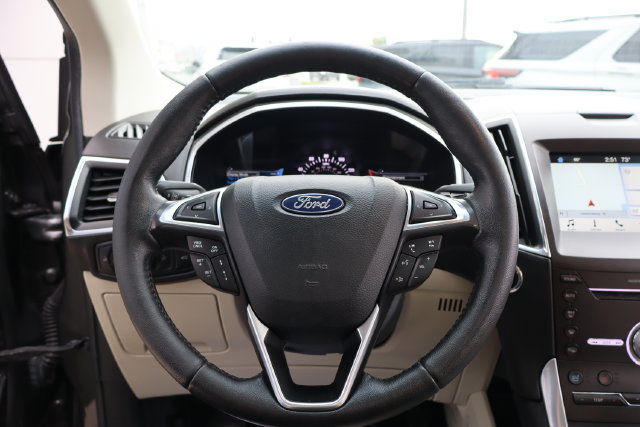 Used 2018 Ford Edge Titanium w/ Equipment Group 301A AWD/4WD image 20