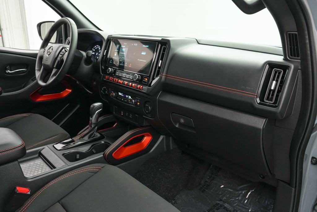 Used 2025 Nissan Frontier PRO-4X AWD/4WD image 24