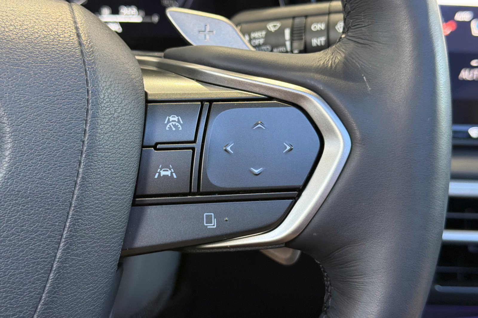 Certified 2025 Lexus RX 450h AWD w/ Convenience Package image 32