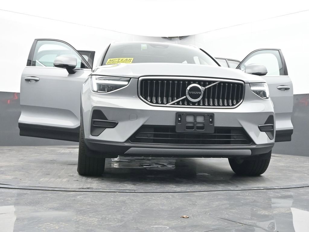 Used 2025 Volvo XC40 B5 Core image 63