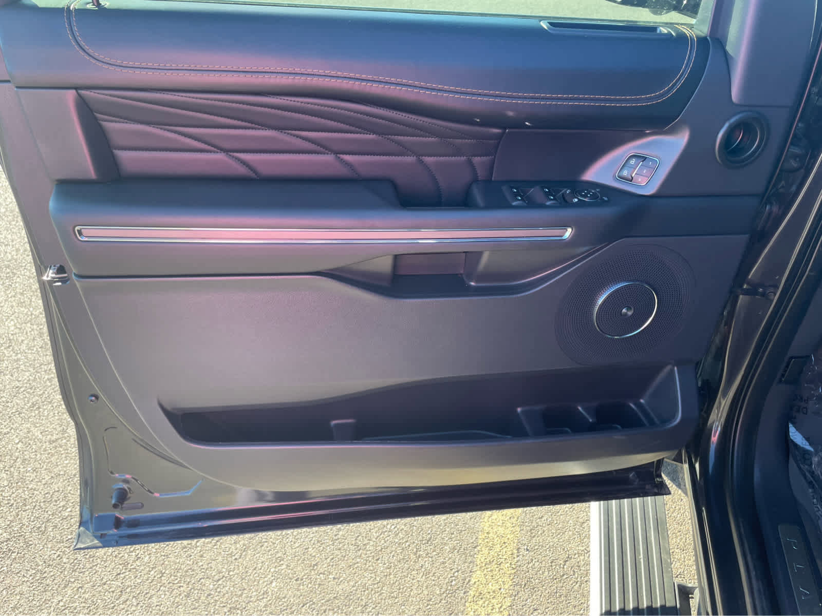 Used 2023 Ford Expedition Platinum image 14