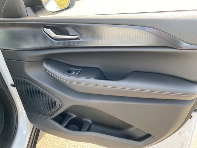 New 2025 Jeep Grand Cherokee Laredo X w/ Luxury Tech Group I image 35