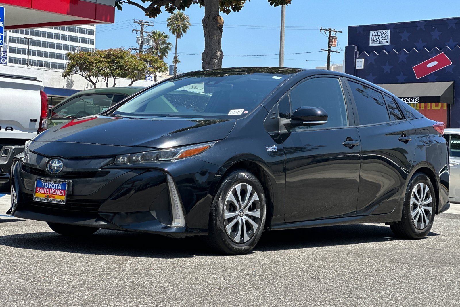 Used 2021 Toyota Prius Prime XLE w/ Carpet Mat Package (TMS) FWD image 8