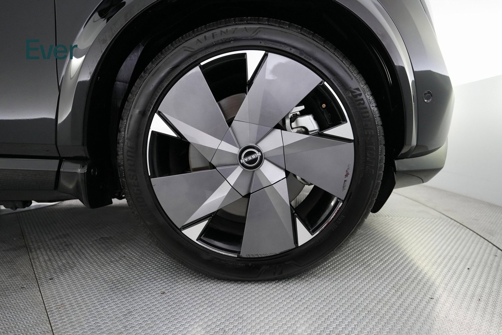 Used 2024 Nissan Ariya AWD image 18