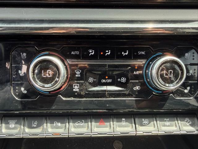 Used 2024 GMC Sierra 2500 AT4X image 16