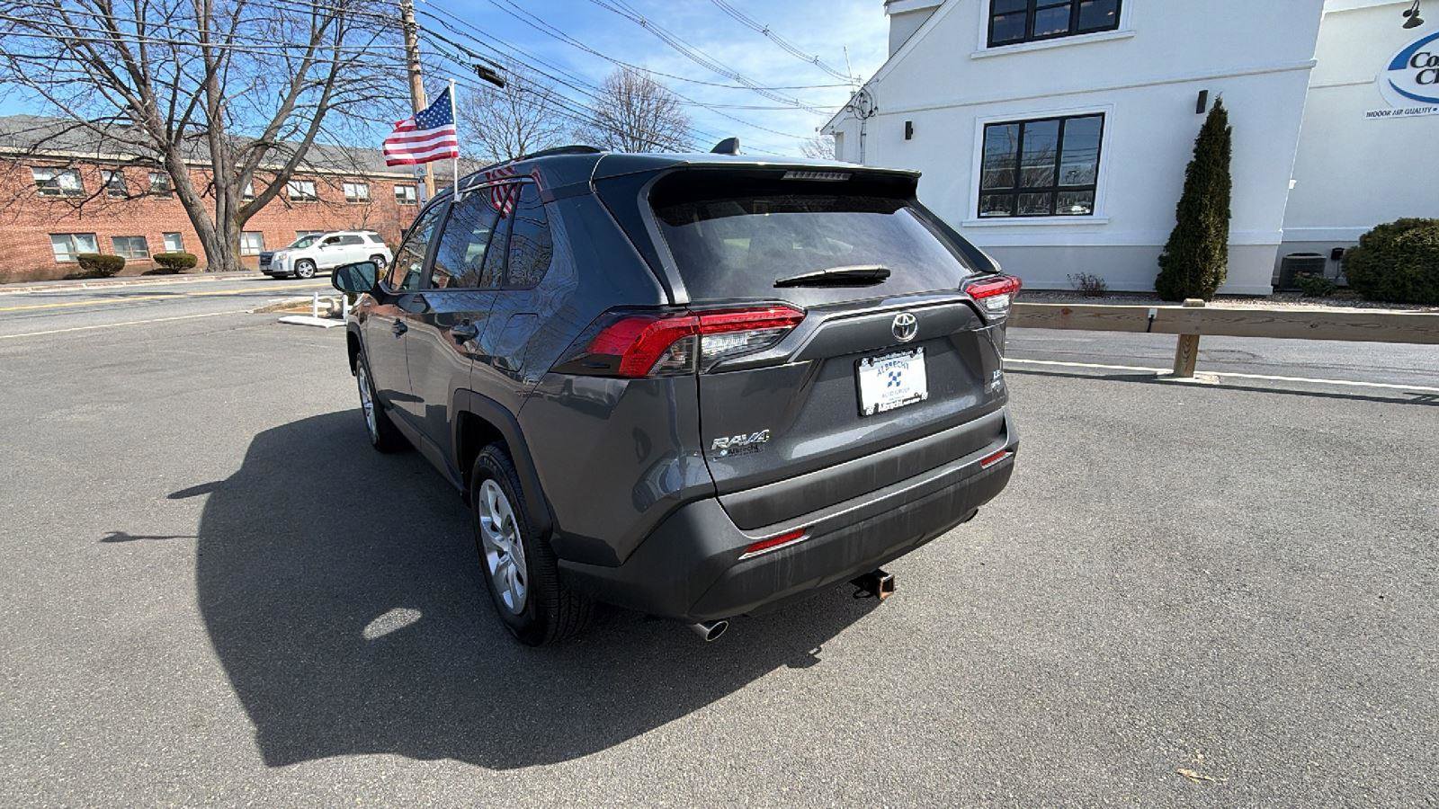 Used 2019 Toyota RAV4 LE image 5