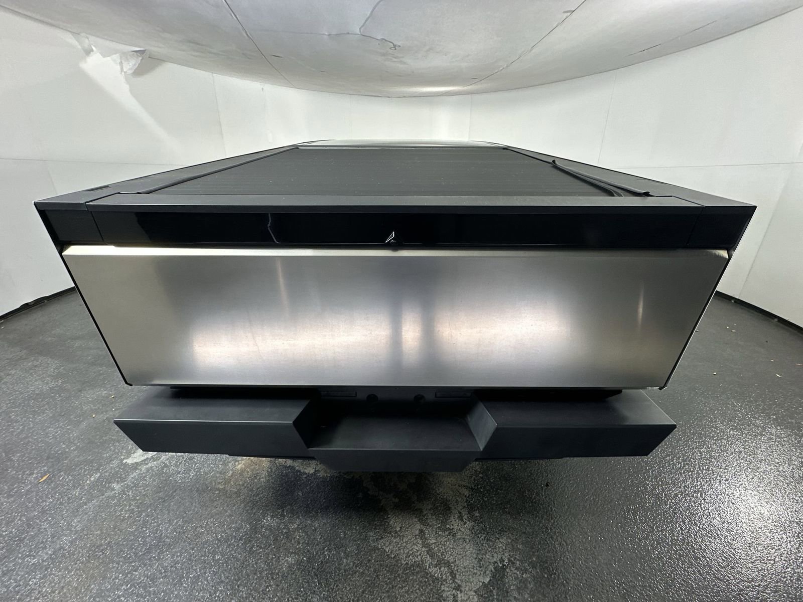 Used 2024 Tesla Cybertruck AWD Crew Cab image 10
