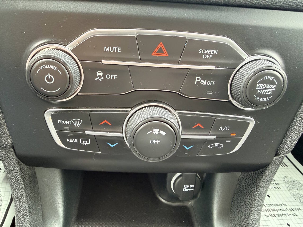 Used 2022 Dodge Charger SXT RWD image 36