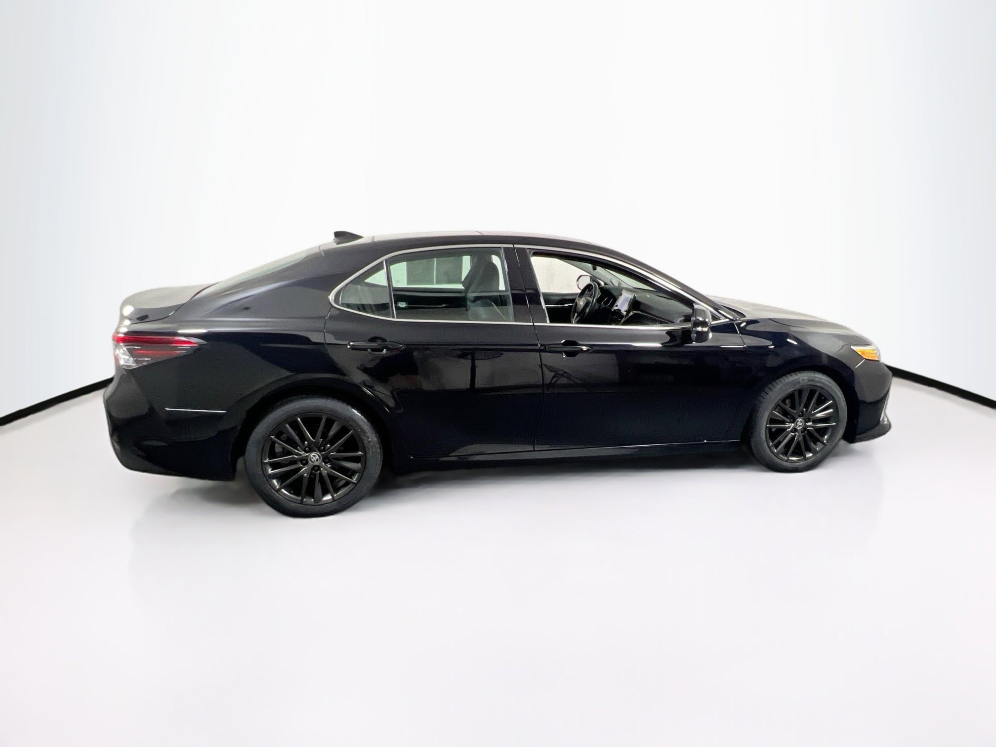 Used 2021 Toyota Camry XLE w/ Navigation Package image 4