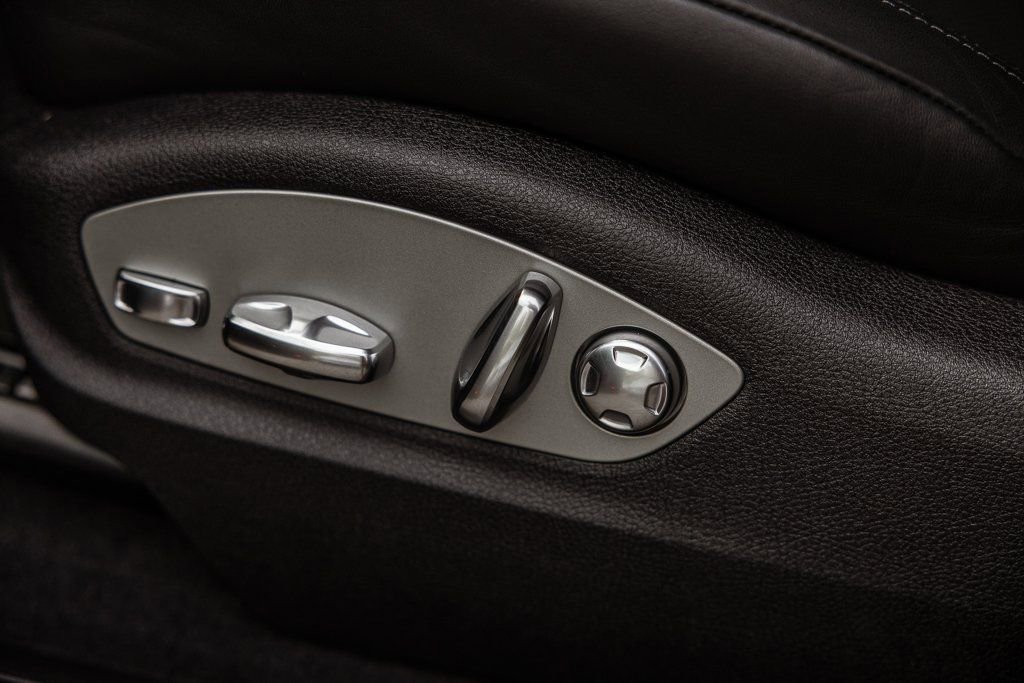 Certified 2025 Porsche Macan image 17