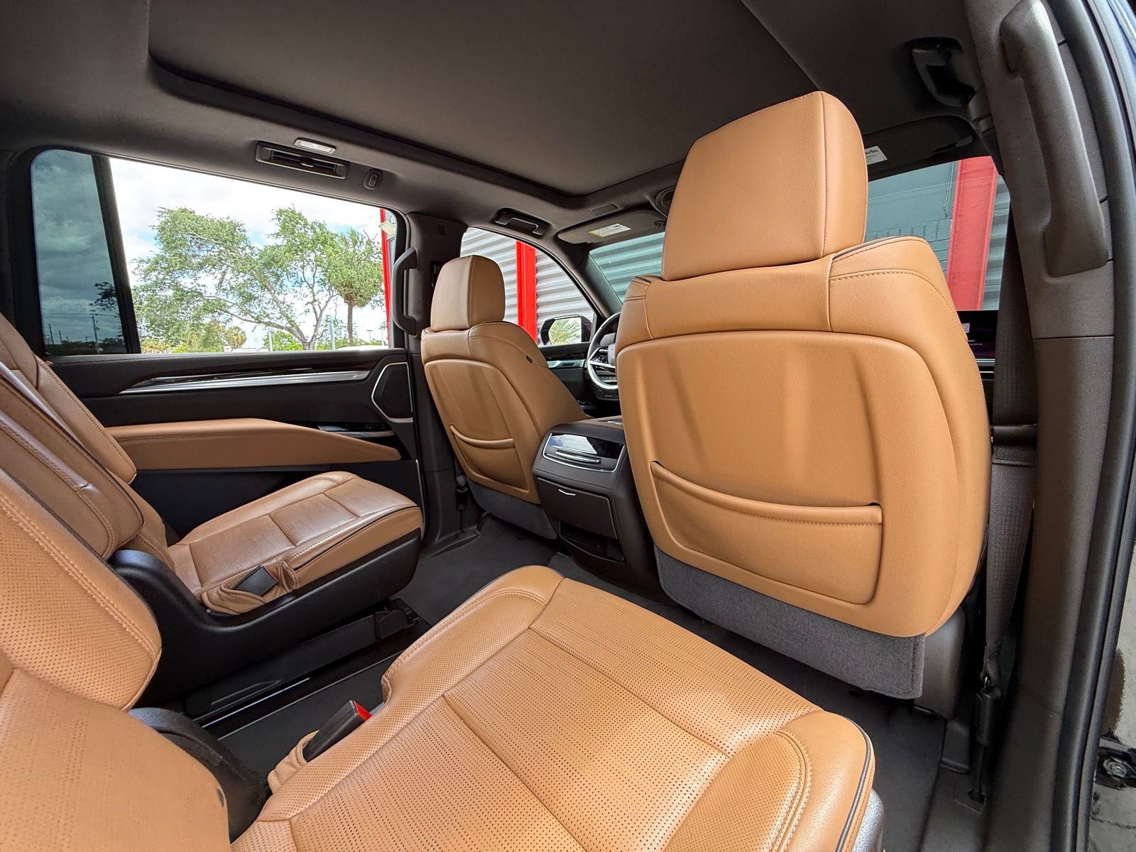 Used 2025 Cadillac Escalade ESV Premium Luxury w/ Touring Package AWD/4WD image 20